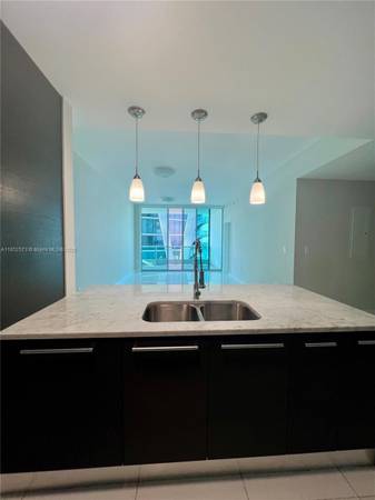 $4,050 / 1br - 1031ft2 - Super Spacious 1bd + Den with Two Terraces! (900 Biscayne- Downtown)64001847025795123
