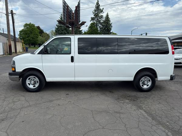2016 Chevrolet Express Passenger LS - Northtown Auto Sales - $25,980 ($500 de entrada estás aprobado)63613781804675121