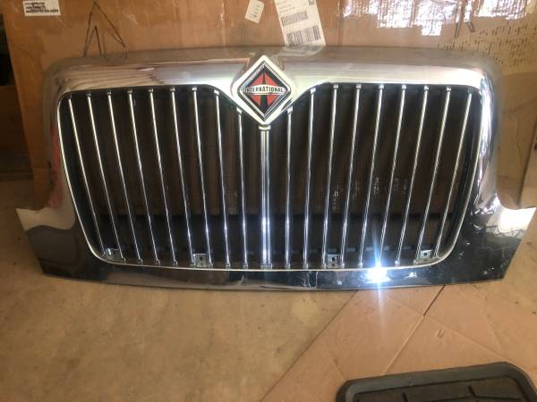 Complete grill for International truck $600 OEM part brand new in box 1