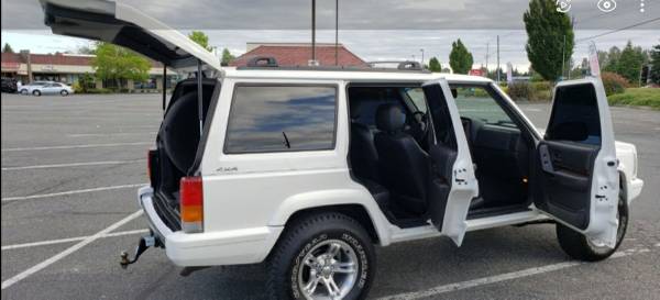 4X4 JEEP CHEROKEE EDICIÓN LIMITADA, POCOS KILÓMETROS - $11 (Mukilteo)63473929650689123