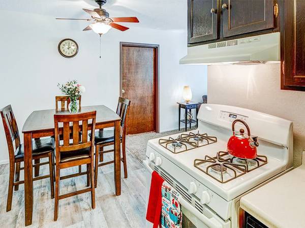 $1,914 / 3br - 1128ft2 - ✂✂✂ Cut Down on Those Move-In Costs with $2,500 Off!! ✂✂✂ (2525 Williams Dr, Burnsville, MN)63990530808451122