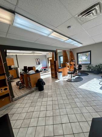 $1,950 / 4br - 2142ft2 - Hair salon for rent! 2000sq ft, fully equiped with 8 stations (West seneca)63925204898819121