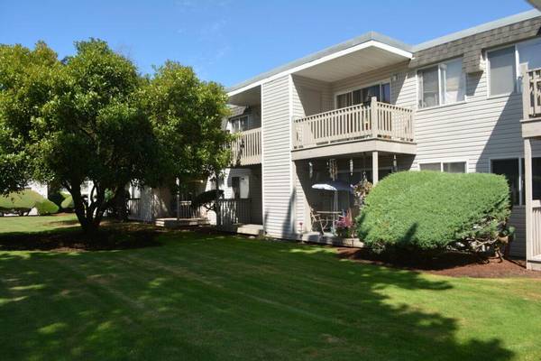 $1,235 / 2br - 825ft2 - Public Transit Nearby, Security Guards On Site, Rec Room64031312365187122