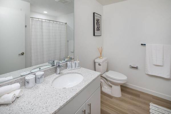 $2,304 / 3br - 1245ft2 - Welcoming Lobby with Seating Area, Resident Gardening Area (Battle Ground)64039057812097124