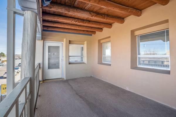 $2,528 / 1896ft2 - Luisa St Office for Lease63659884721283121
