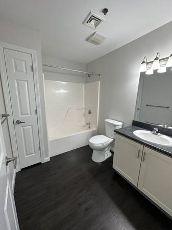 $2,500 / 2br - 1390ft2 - Spacious Walk-in Closets, 2 Bank Elevators, Secure Access (180 Woodbury St, Manchester, NH)63931519504002123