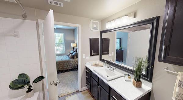 $975 / 1br - Great Price South Austin | Washer/Dryer Connections (South)63979117038210122