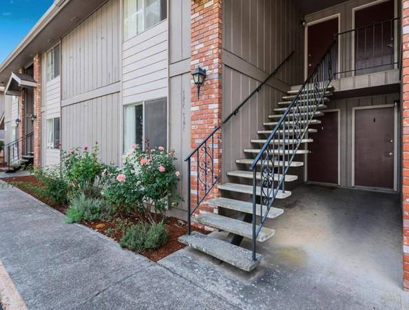 $1,450 / 2br - Keizer 2B Near Everything + Pets OK, Gorgeous Landscaping and More (Keizer)63660444153859121