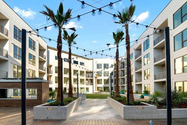 $5,297 / 2br - 1040ft2 - Conference Room with Work Pods, Clubhouse, Pet Spa (belmont)63657981691907120