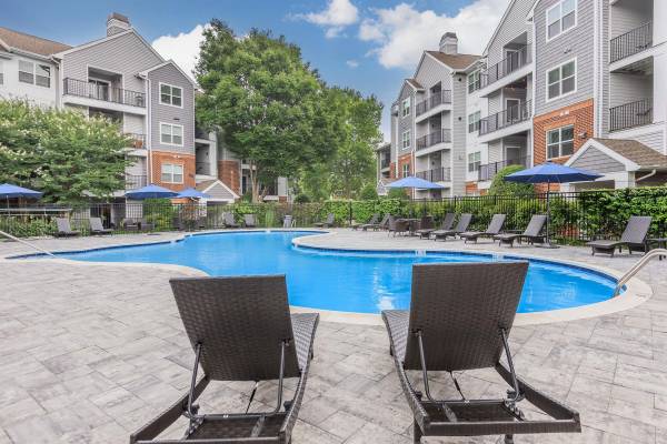 $1,958 / 1br - 788ft2 - 1BD 1BA, Microwave, Walk-in Closets (4201 Jefferson Oaks Cir, Fairfax, VA)63916757668738120