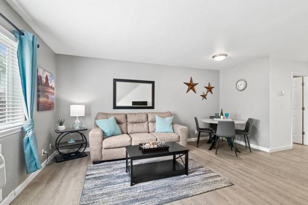 $1,599 / 2br - 1000ft2 - Vinyl plank flooring, Open layout, Clubhouse | Plasma TV Room (4885 Aster street)63373544276737121