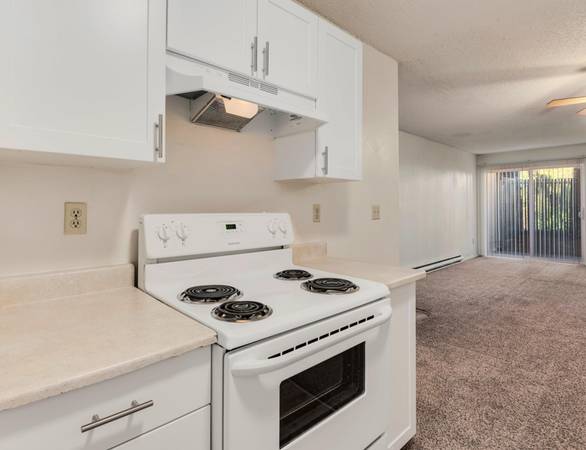 $1,450 / 2br - Central Tigard 2B! High-Speed Internet, Onsite Maintenance, Fireplace (Portland)63914738468227122