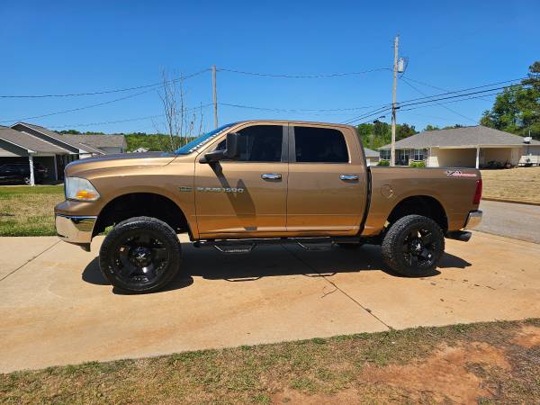 2011 Dodge Ram 1500 SLT – 5.7L HEMI V8 – 4x4 - $17,950 (Weaver)63622070639619121