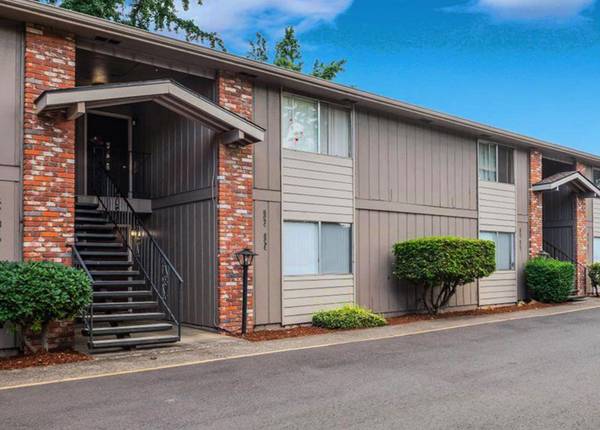 $1,350 / 1br - Updated One Bedroom !  By McNary Golf Club -- Visit Keizer Rapids Park (Keizer)63660394314371123