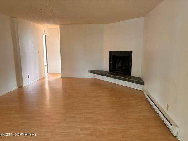 $1,350 / 3br - 1100ft2 - Heat Paid! Midtown 3 Bedroom Apartment! (1425 W 40th Ave #9)64014173459585121