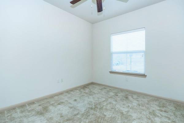 $1,031 / 1br - 770ft2 - Welcome Home to Spacious Living with 9ft Ceilings (Waller)63906678108419122