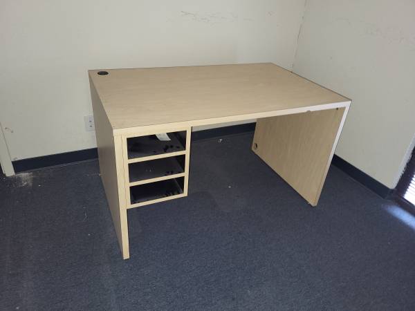 Free 30" x 48" desk 1