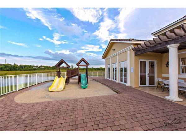 $2,500 / 3br - $2500 ELEGANTE 3H/2B EN COURTYARDS EN DAVIE (MIRAMAR)63825137374081123