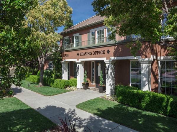 $2,199 / 2br - 1085ft2 - 1Month Free! Contact office for Details! 2BD 2BA Available Now!64043495556611124