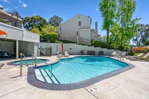 $1,250 / 3br - Hayward Hills VERY close to CSUEB (hayward / castro valley)63667888908673120