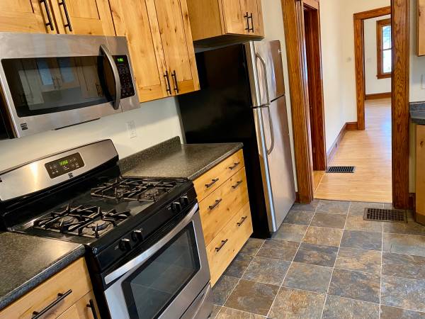 $2,400 / 3br - 3 Bedroom (or 2 Bedroom w/ Office) 1 Bath in O.N.E. (Old North End)63976979388418120