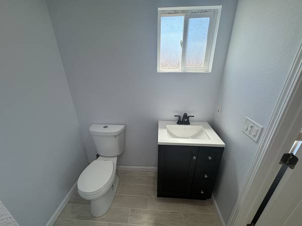 $2,150 / 500ft2 - 1324A N. Main Street (Salinas)64054765338114124
