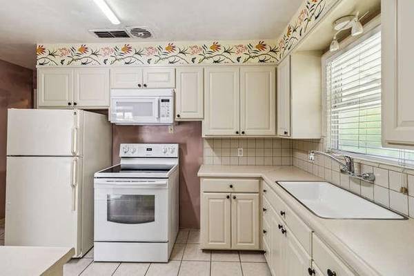 $2,455 / 2br - 1290ft2 - Upper Land Pk 2BR/2BA + Flex Rm, H/W Floors, Near Crocker-Riverside!! (SACRAMENTO || Near Land Park, Crocker-Riverside & Midtown)63844737851011121