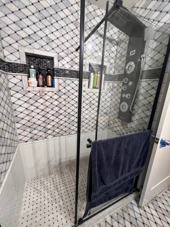 $800 / 3br - Room for rent (Mayfair)64041812429953121