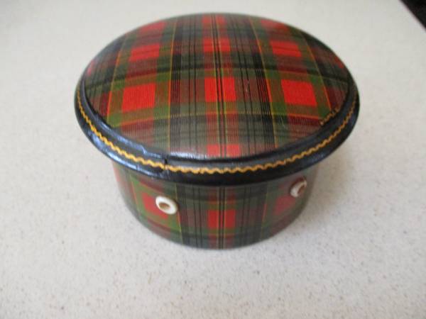 Mauchline plaid thread dispenser 1