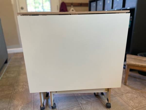 Folding Art table - $85 (Wenatchee)63441595720705122