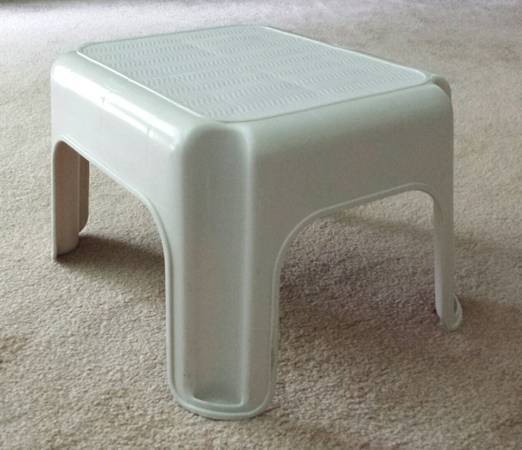 Step Stool by Rubbermaid 1