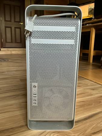 Apple Mac Pro dos procesadores Intel Xeon quad-core de 2,4 GHz - 24 GB de RAM - 150 dólares (West Roxbury)63471244331395120
