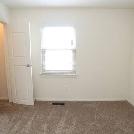 $1,749 / 2br - 886ft2 - 2/BD 1.5/BA, In Ashland VA, Sparkling Pool (204 Kings Arms Street, Ashland, VA)64027112599425122