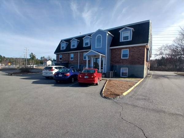 $395 / 200ft2 - Office Space/ Massage Room (Nashua)63931657888642124