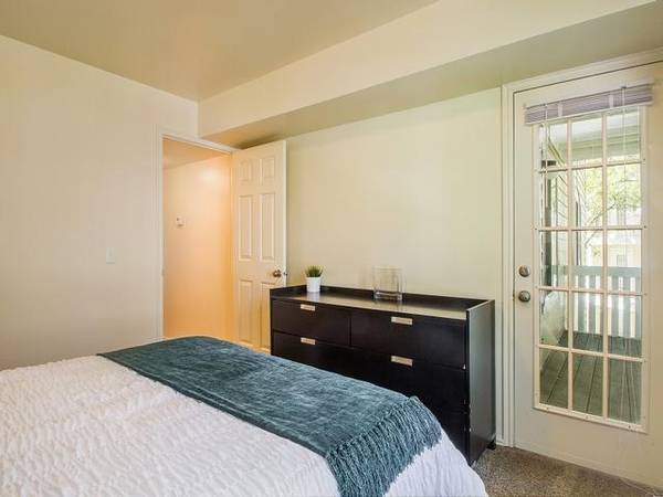 $1,449 / 2br - 864ft2 - Electric Stove, Onsite Maintenance, Swimming Pool, Covered Parking63670954641027123