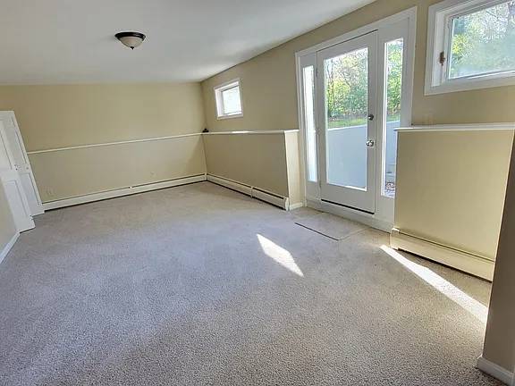 $1,450 / 3br - 2240ft2 - Beautiful Private three bedroom, two full bath house (North Kingstown)64002828501507121