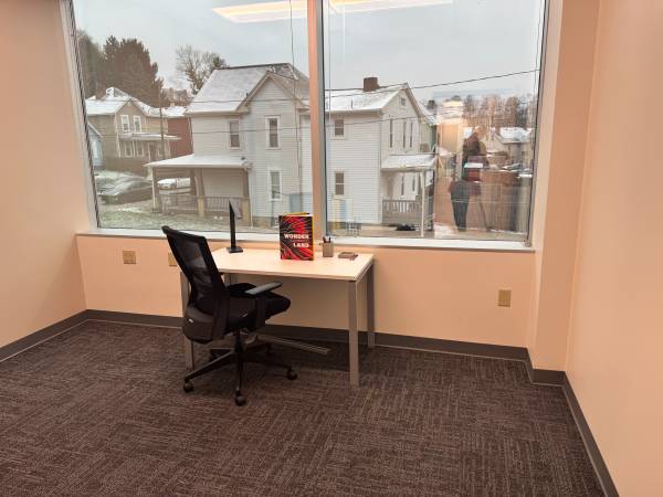 Window office fully furnished that Fit's 1-3 people!! 1
