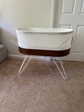 Snoo Smart Sleeper by Happiest Baby 1