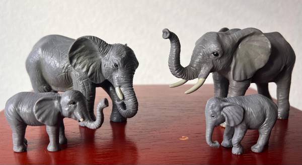 Elephant figure toy set of 5 1