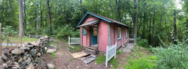 $1,800 / 500ft2 - Very Private - Unique Arts and Crafts 1912 (Redding)63945361058306120