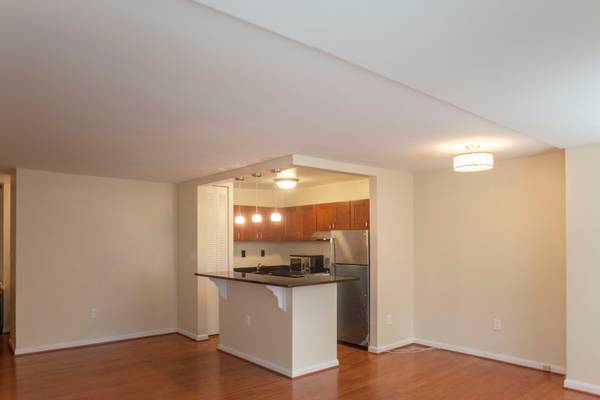 $2,695 / 1br - 772ft2 - Fantastic Spacious Sunny 1 bedroom in Foggy Bottom. Utilities included (Foggy Bottom / West End)63822292658177122