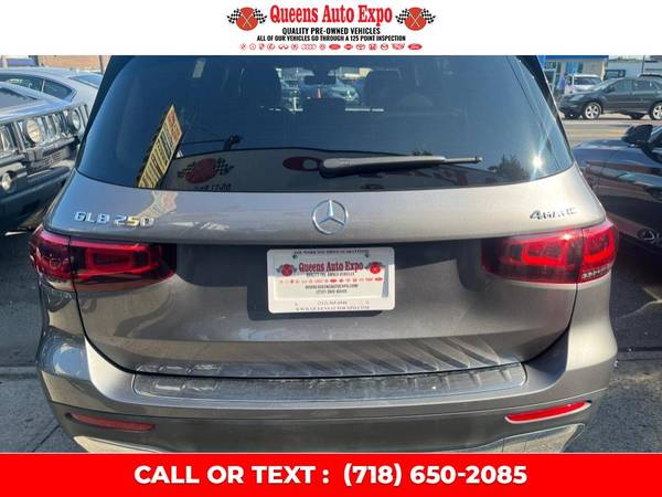 Check Out This Spotless 2022 Mercedes-Benz GLB with only 45,2-queens - $21,995 (Woodside)63614306424835124
