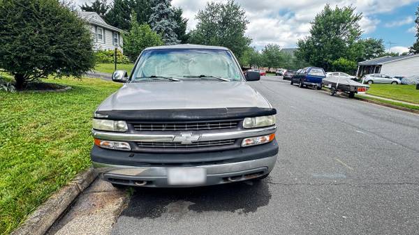 Silverado 4x4 extended cab - $2,500 (Sterling)63616327859459122