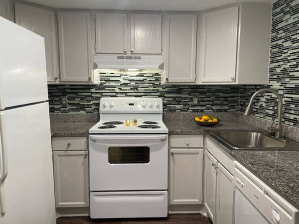 $1,305 / 1br - 796ft2 - APT 118 HAS ALL THE SPACE YOU'LL NEED!! (Metairie)63792246315651121