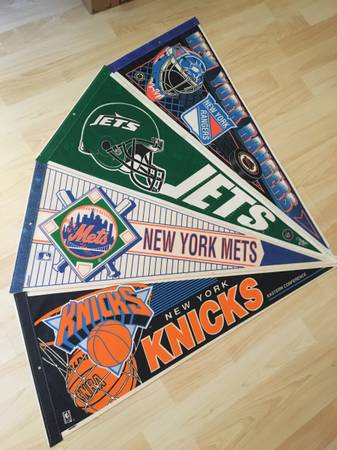 *** NY METS, NY KNICKS, NY RANGERS * PENNANTS 1