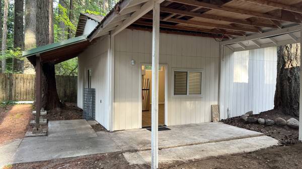 $900 / 2br - Room available in Welches (Welches area)64039061415553124