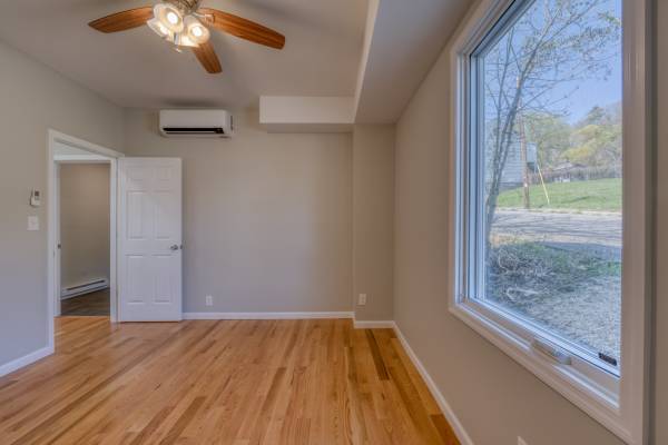 $700 / 1br - 800ft2 - Spacious 1 Bed/1 Bath in Trafford Westmoreland County (Trafford)64013533334403121