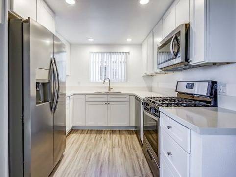 $2,749 / 2br - 850ft2 - Beautifully Remodeled 2 Bedroom 1.5 Bath Apartment (Oceanside)63847865732993120
