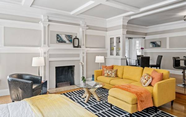 $1,075 / 1br - condo one bedroom with updated kitchen glam bath (berkeley)64055520130690120