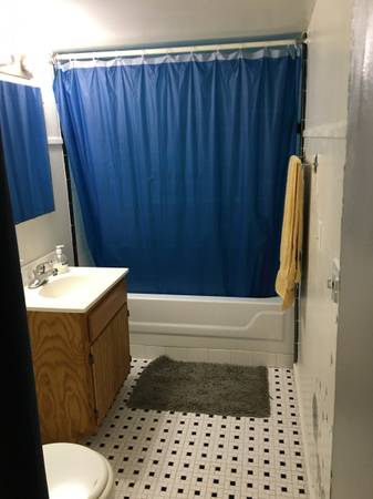 $1,100 / 1br - New Listing 1 BR Montford Apt Including Utilities (Montford)64029203886721121
